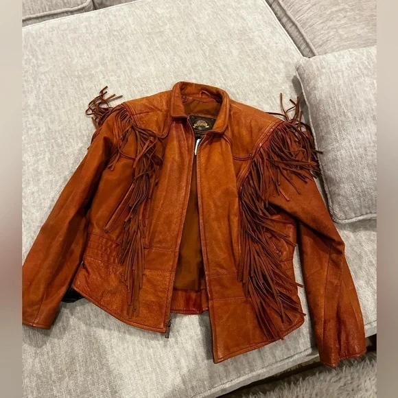 Wilson’s Adventure Bound leather jacket with tassels - Picture 2 of 9